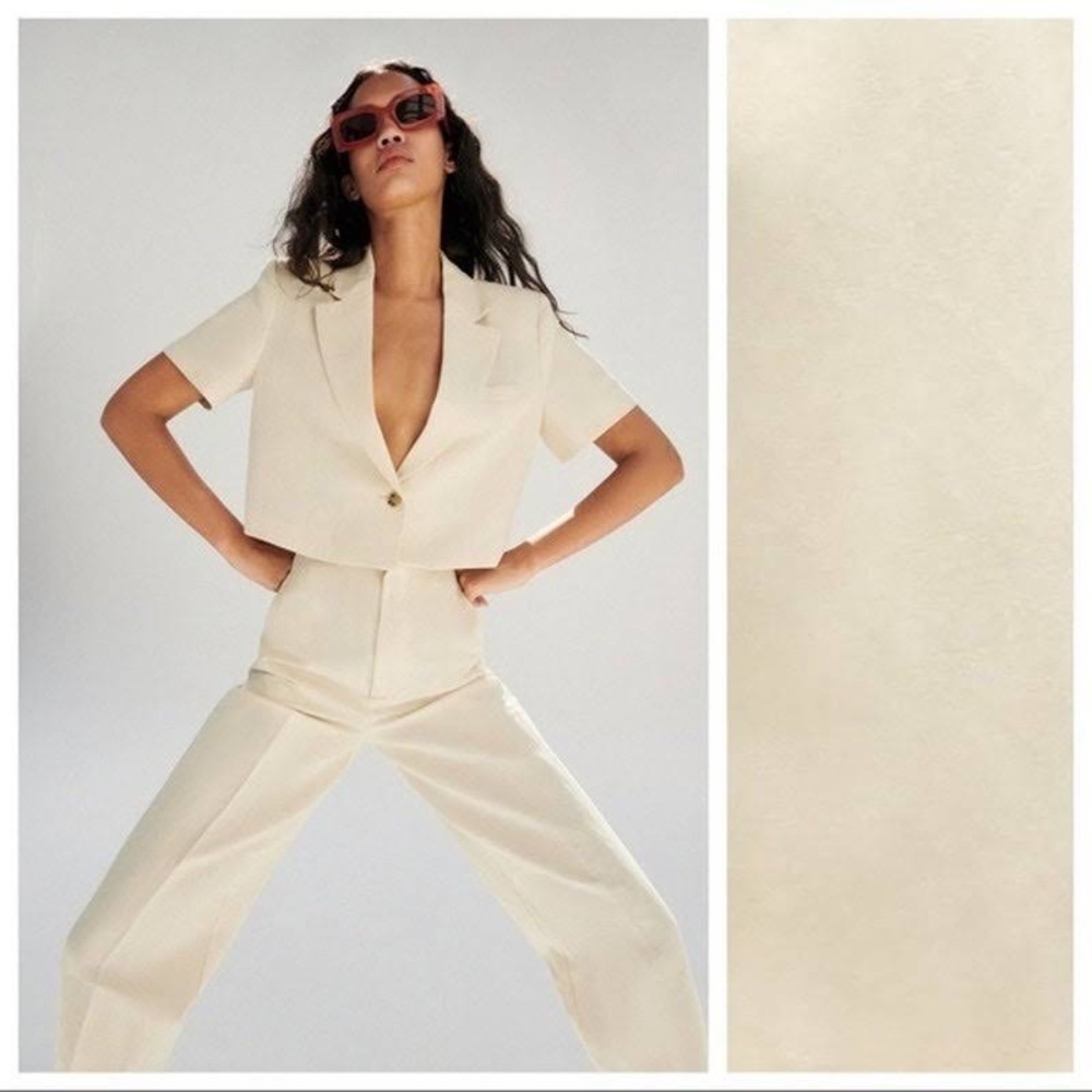 Zara Vanilla Linen Blend Cropped Blazer. Size medium.